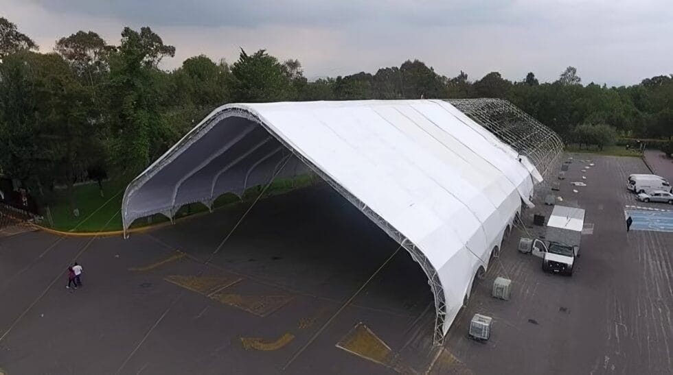 Domo Semi Curvo de Acero - Expo Espacios