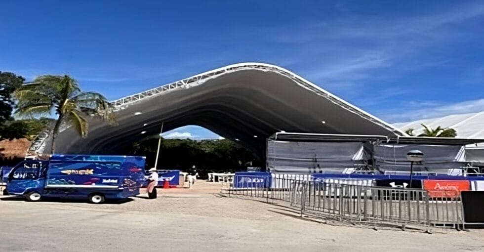 Domo Semi Curvo de Acero - Expo Espacios